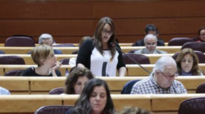 La senadora de Podemos, Elvira García, se pasa al Grupo Mixto.