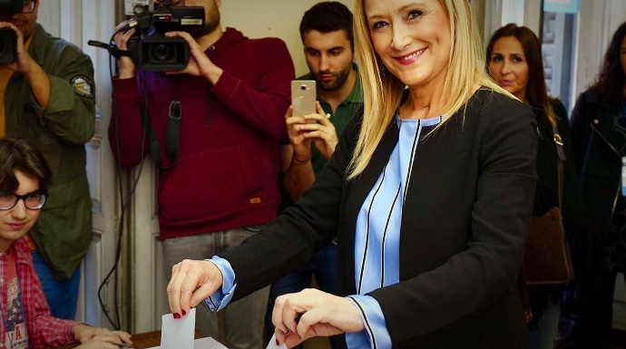 Cristina Cifuentes ejerciendo su voto en las primarias del PP madrileño.