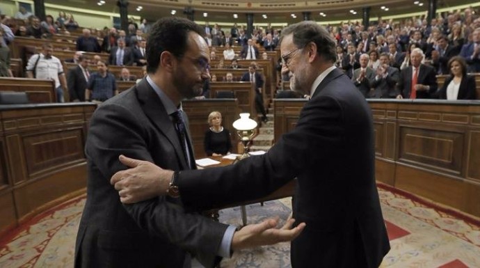 Rajoy y Hernando en una imagen de archivo.