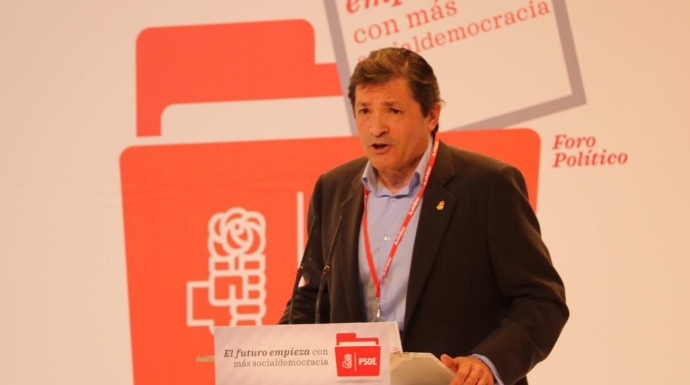 Javier Fernández, este sábado, presentando la Ponencia del 39 Congreso del PSOE
