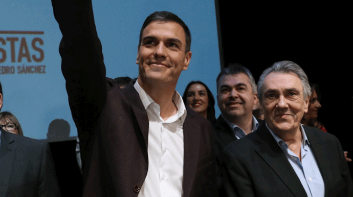 Pedro Sánchez, junto a Manuel Escudero, durante la puesta de largo de su candidatura a las primarias del PSOE.