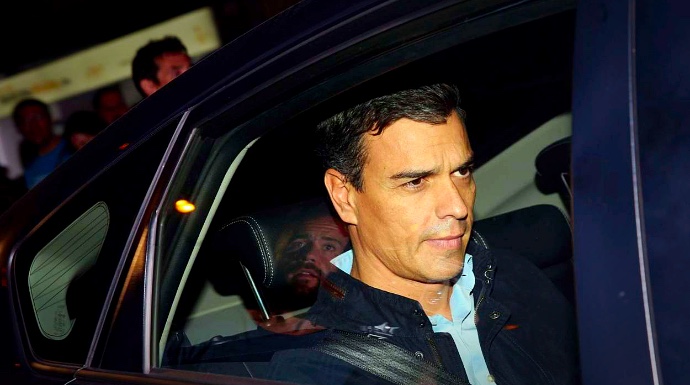 Pedro Sánchez, saliendo de Ferraz el día de su dimisión.