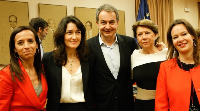 Zapatero, rodeado por sus exministras. A su derecha, Magdalena Alvarez.