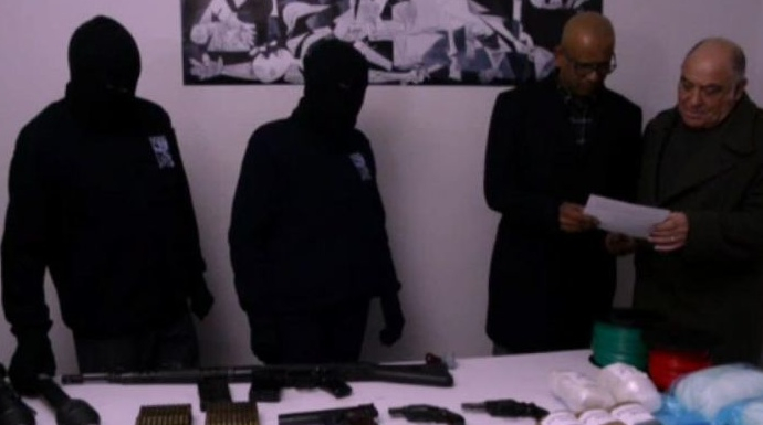 Terroristas de ETA en una pantomima anterior. Se hicieron la foto y se llevaron las armas.