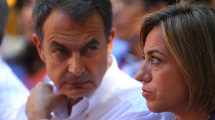 Zapatero, junto a la exministra de Defensa, Carmen Chacón, fallecida a los 46 años.