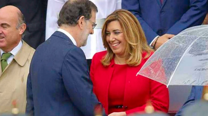 Mariano Rajoy y Susana Díaz se saludan en un acto institucional.