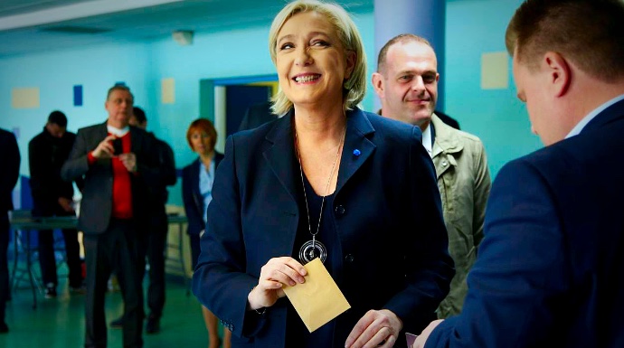 La candidata Le Pen, votando este domingo en Francia.