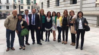 El PSOE convulsiona con una foto de los diputados pedristas difundida por Twitter