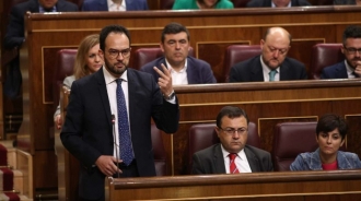 Se desata una batalla campal entre los diputados del PSOE con amenazas y tortas