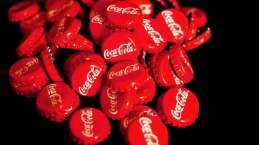 Coca Cola cambia de bando: muerte al azúcar 