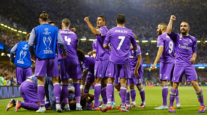 Los jugadores del Madrid, celebrando uno de los goles.