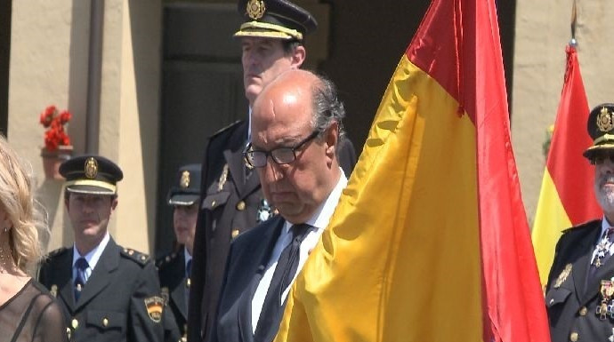 Germán López Iglesias, director general de la Policía Nacional, en un acto de entrega de la bandera a la Jefatura del País Vasco