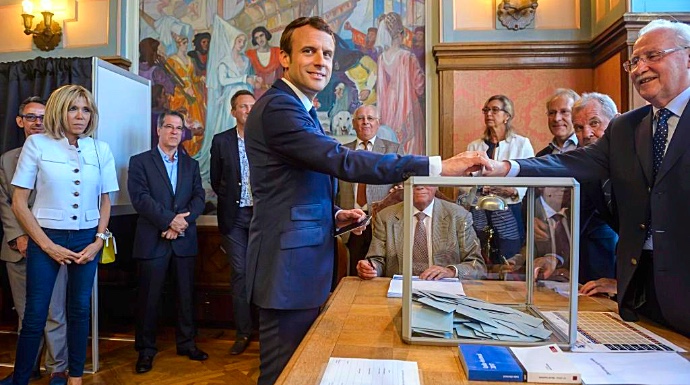 Macron, ejerciendo el voto este domingo.