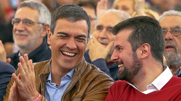 Pedro Sánchez, junto al líder del PSOE en Castilla y León.
