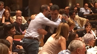 Impactante: la foto más buscada del reencuentro entre Pedro Sánchez y César Luena