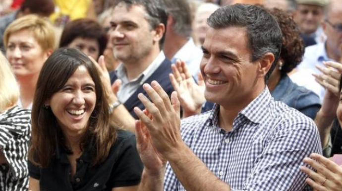 Nuria Parlón, alcaldesa de Santa Coloma, junto a Pedro Sánchez.