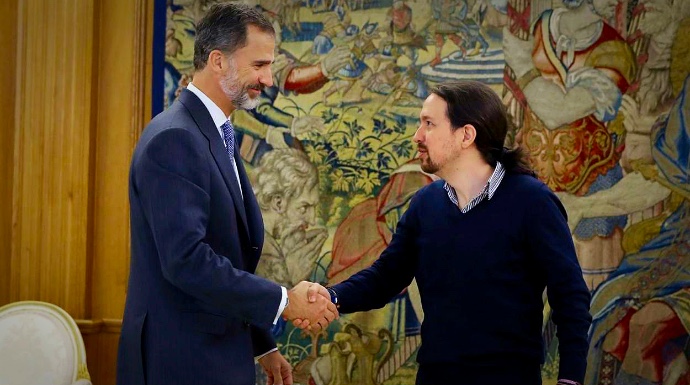 Felipe VI y el secretario general de Podemos, Pablo Iglesias, en su último encuentro.