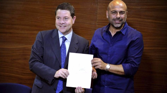 García-Page posa sonriente junto a García Molina, su nuevo vicepresidente.
