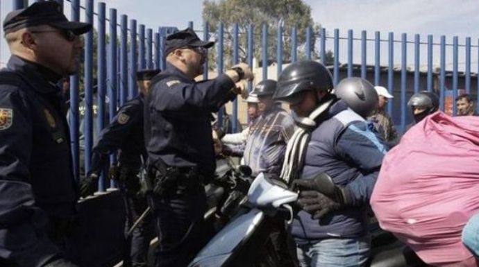 Agentes de la Policía Nacional en la frontera de Melilla y Marruecos.