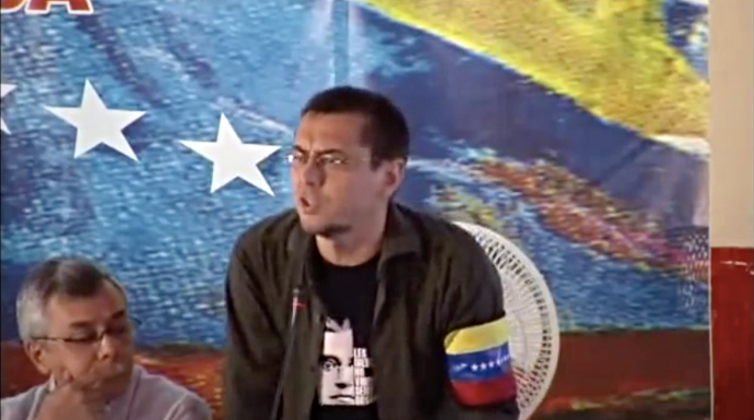 Juan Carlos Monedero en una charla a funcionarios en Caracas.