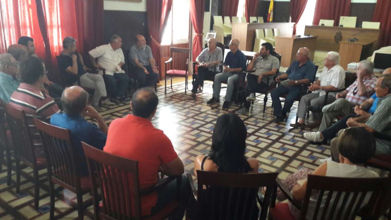 Reunión de Manuel Aldeguer con regantes y alcaldes en Monóvar.