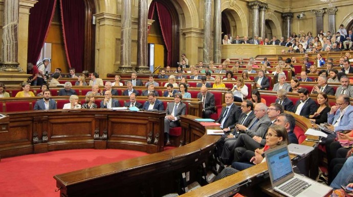 Lo vivido este miércoles en el Parlament de Cataluña supera cualquier esperpento.