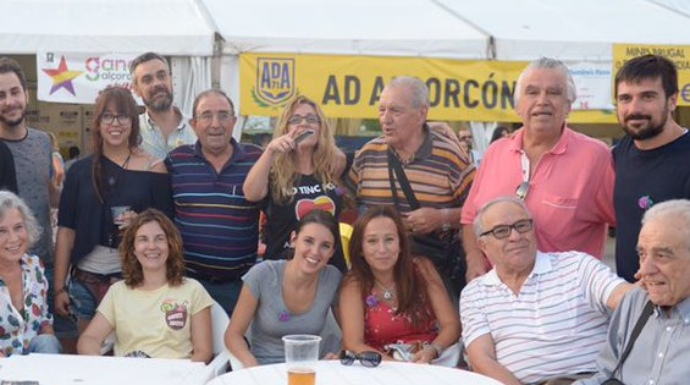 Irene Montero, en el centro, este miércoles en las Fiestas de Alcorcón.