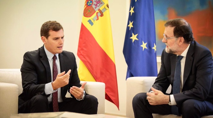 Albert Rivera, este jueves en La Moncloa, recibido por Rajoy.