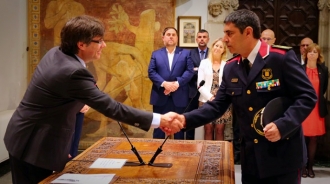El portavoz de los Mossos habla alto y claro y ridiculiza a Puigdemont y a su jefe Trapero