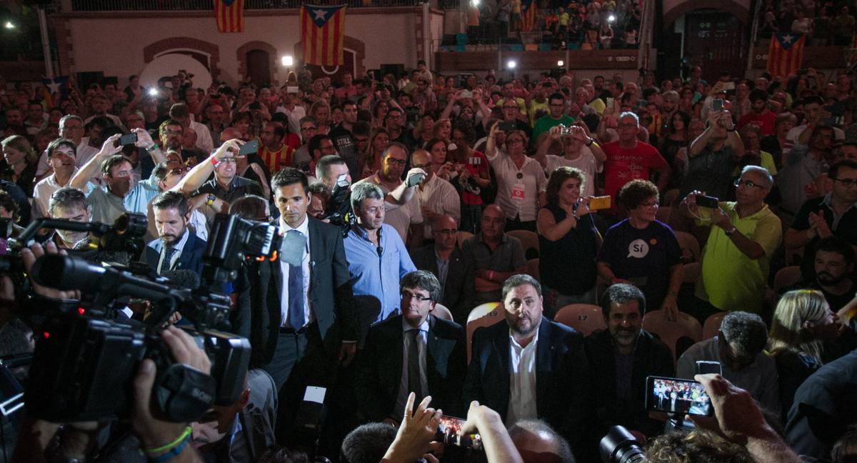 Puigdemont y Junqueras en el "acto" de arranque de la campaña para el 1-O.