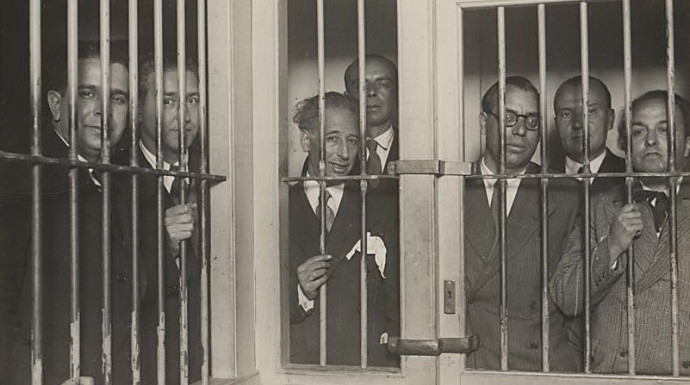 Companys, en el centro, ingresado en prisión en 1934 junto a su Govern