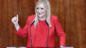 Cristina Cifuentes pone en la Asamblea la primera piedra de su reelección en 2019
