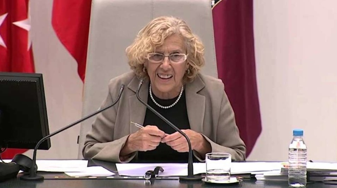 Manuela Carmena, presidiendo el pleno del Ayuntamiento de Madrid.
