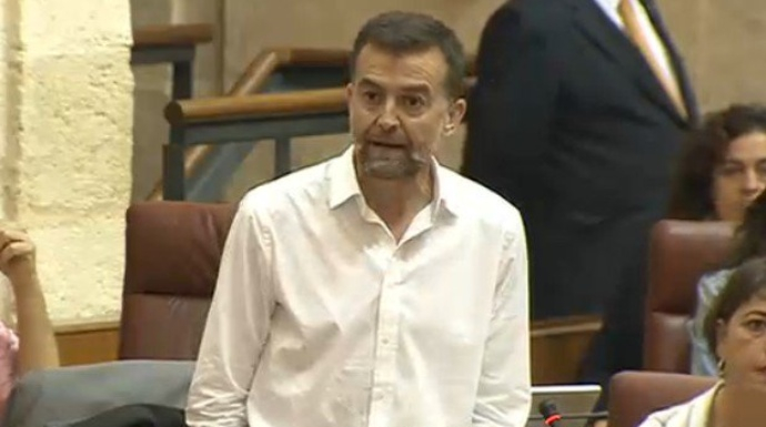 El líder de IU en Andalucía, Antonio Maíllo, este jueves en el Parlamento andaluz.