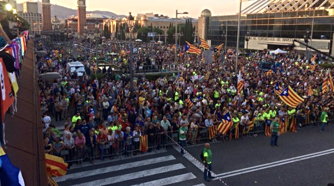 El cierre de "campaña" del referéndum, anoche en Barcelona.