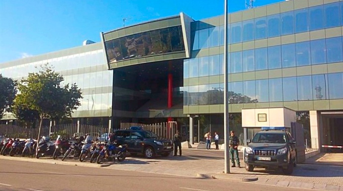 La Guardia Civil entra al Centre de Telecomunicacions i Tecnología de la Informació.