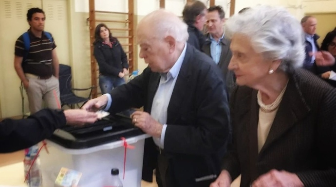 Jordi Pujol y Marta Ferrusola, este domingo votando en el referéndum.