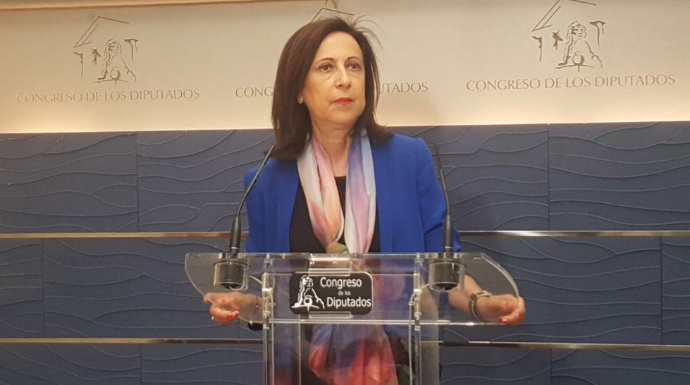 La portavoz del PSOE, Margarita Robles, este martes anunciando la reprobación de Soraya.