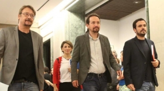 Iglesias da la puñalada a Sánchez y se erige en mediador entre Rajoy y Puigdemont