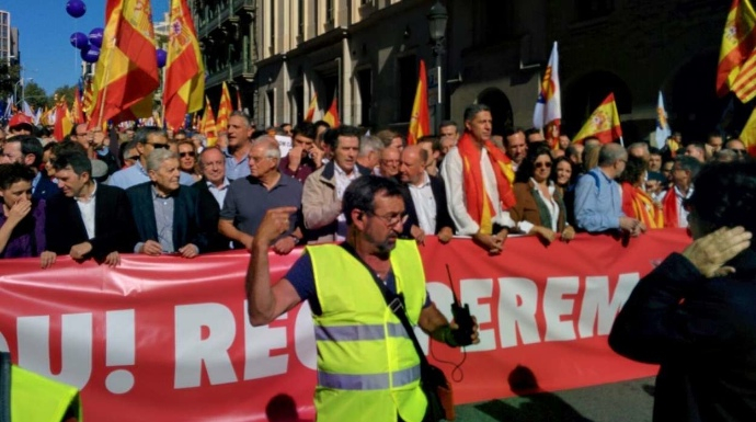La cabecera de la manifestación de Sociedad Civil Catalana, este domingo en Barcelona.