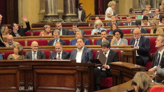 Puigdemont durante el Pleno de este martes.