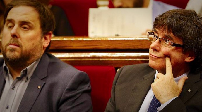 El vicepresidente y presidente de la Generalitat, en el Parlament.