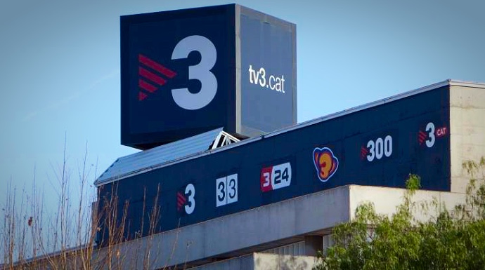 Imagen de la fachada principal de TV3 y la CCMA.