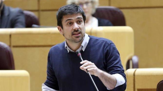 Ramón Espinar, portavoz de Podemos en el Senado, se pierde la cita más histórica de la Cámara Alta.
