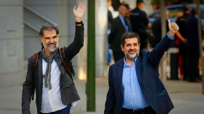 Jordi Sànchez (a la derecha) quiere ser trasladado a una cárcel catalana.