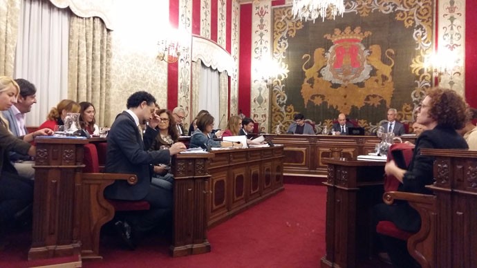 Un momento del último pleno del Ayuntamiento de Alicante.