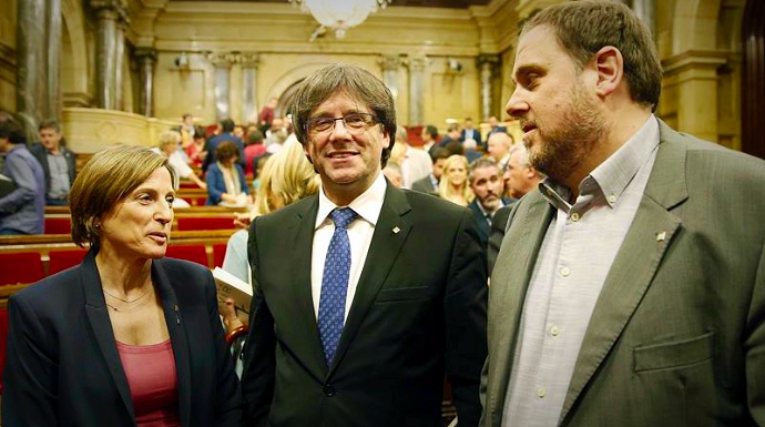 Forcadell, Puigdemont y Junqueras, en el Parlament. 
