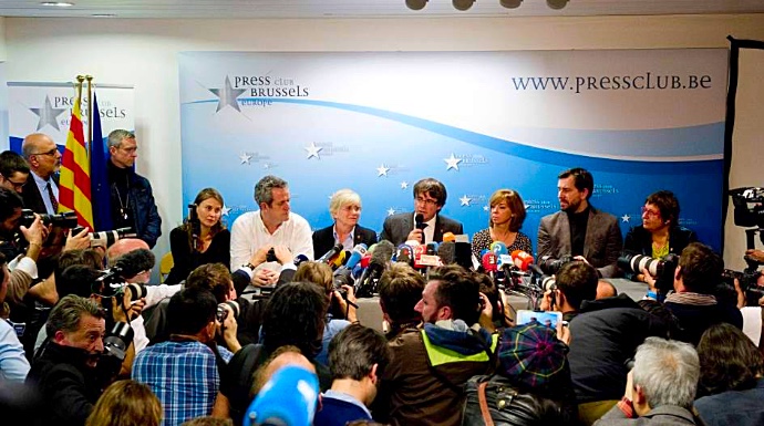 Puigdemont y sus exconsellers, este lunes en Bruselas.
