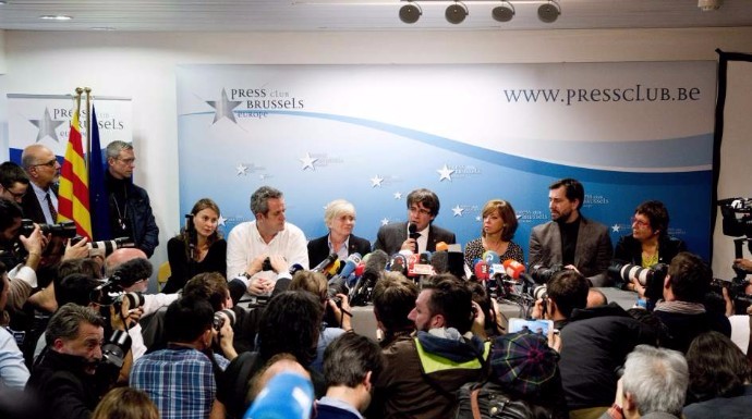 Puigdemont durante su primera rueda de prensa en Bruselas.