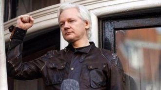 La foto definitiva que desmonta las mentiras de Julian Assange sobre Cataluña